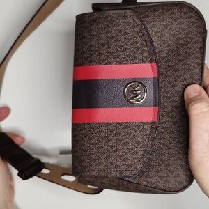 NWT MICHAEL KORS belt bag monogram brown/red.